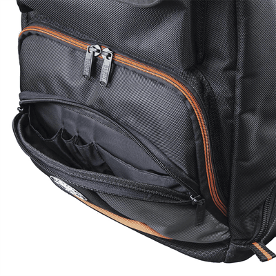 Mochila para Herramientas Tradesman Pro™ de 44.5 cm en Color Negro con 35 Bolsillos (No incluye herramientas). imagen 5