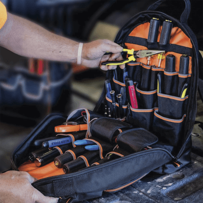 Mochila para Herramientas Tradesman Pro™ de 44.5 cm en Color Negro con 35 Bolsillos (No incluye herramientas). imagen 7